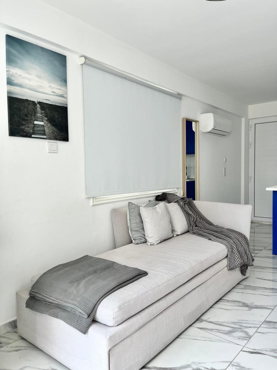 Bed, Living room