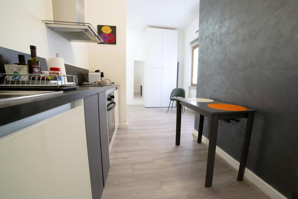 Kitchen or kitchenette, Dining area, minibar, oven, pet friendly, stove
