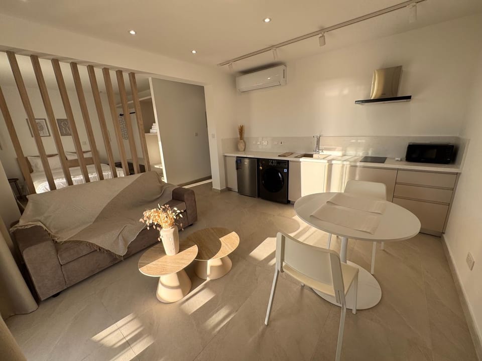 Kitchen or kitchenette, Seating area, kitchen