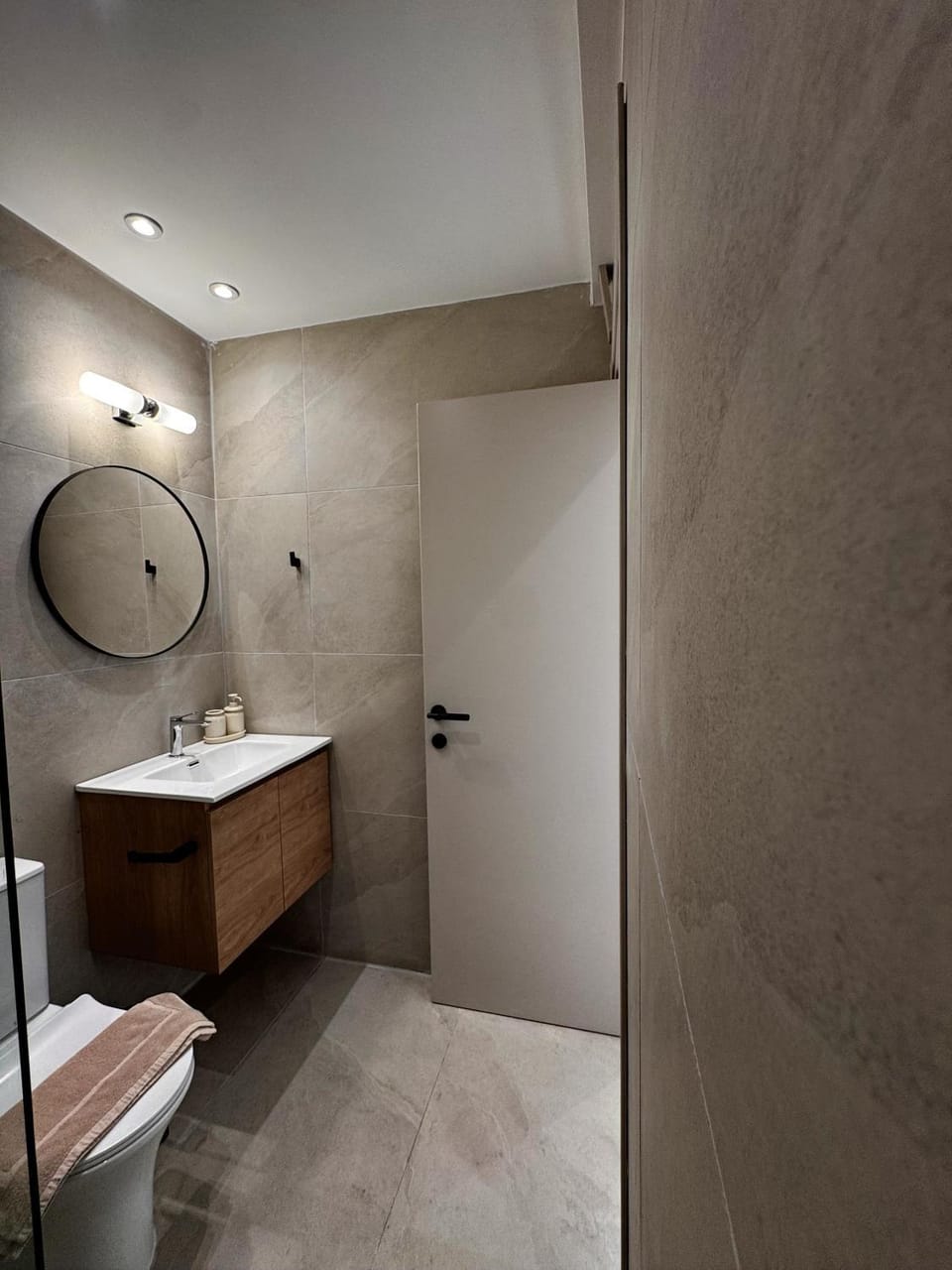 Shower, Toilet