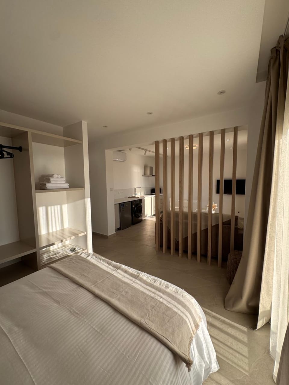 Kitchen or kitchenette, Seating area, Bedroom