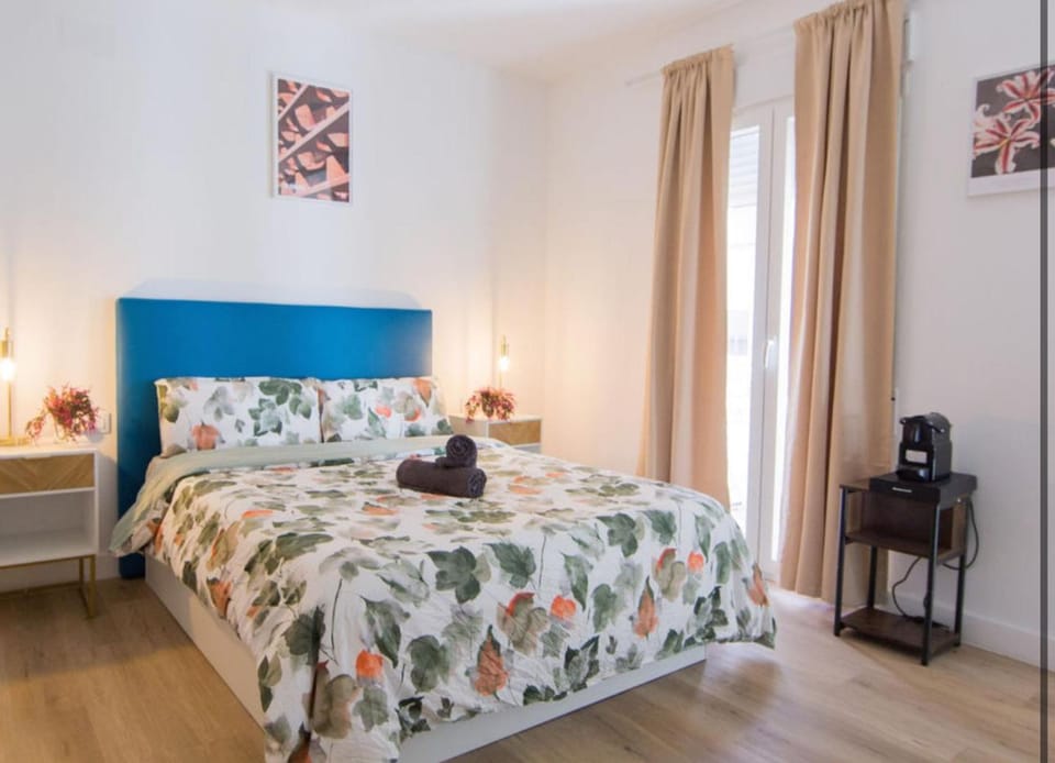 Habitación en Alicante 5 Bernardo Bed and Breakfast in Alicante