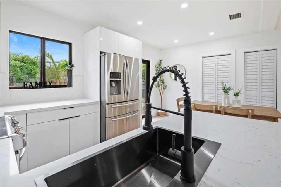 Olive Palm Retreat with pool House in Golden Glades