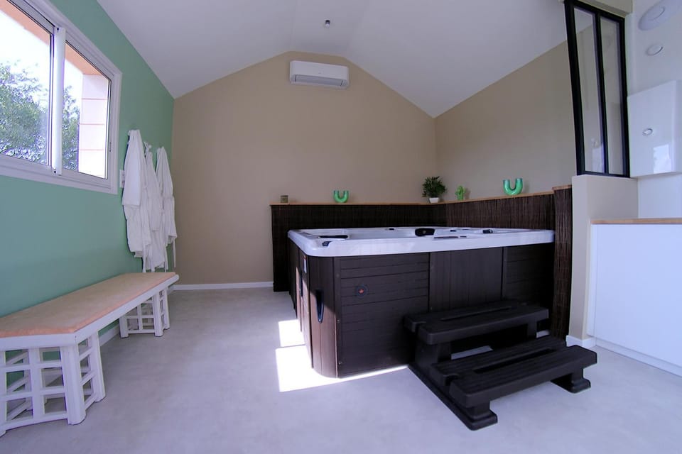 Hot Tub, Spa and wellness centre/facilities, Spa and wellness centre/facilities