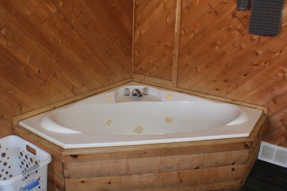 Hot Tub, Bath