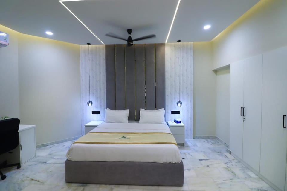Bed, Bedroom