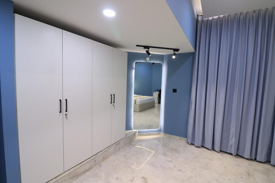 Bedroom, wardrobe