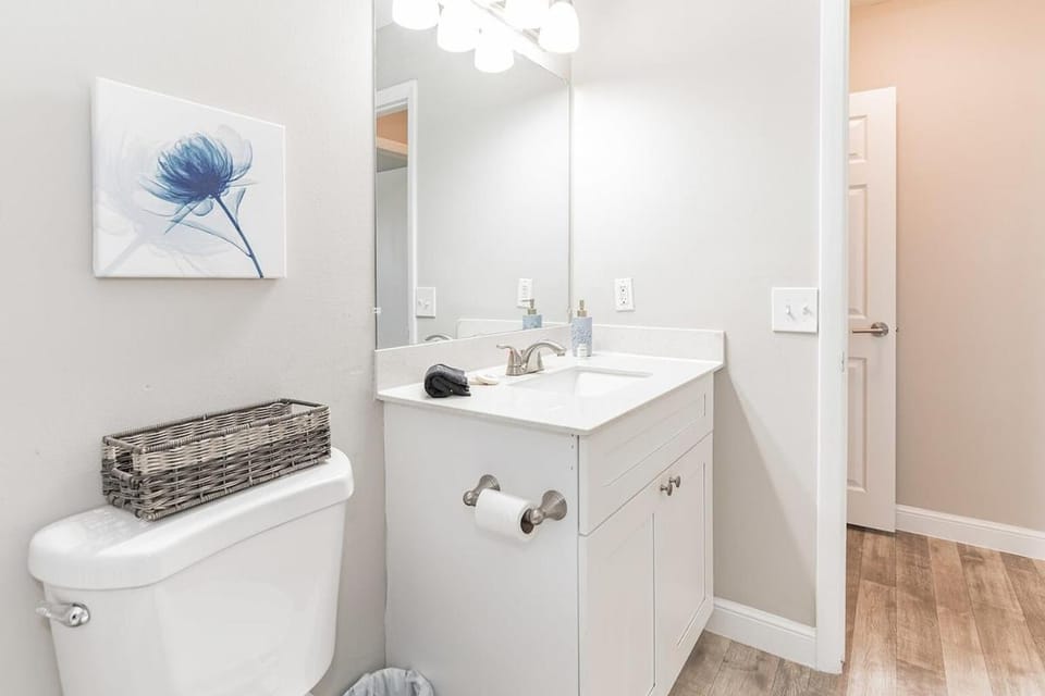 2 Bed 2 bath beach and pool unit Apartment in Riviera Beach