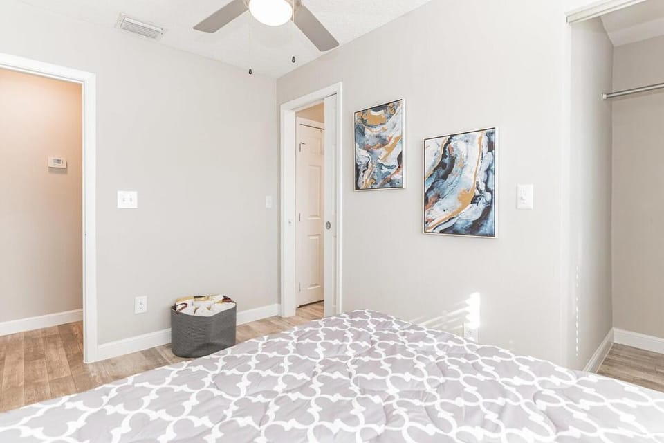 2 Bed 2 bath beach and pool unit Apartment in Riviera Beach