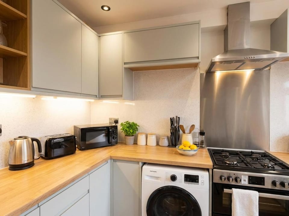 Modern 2 Bed house near Oxford City with EV Charge House in Oxford