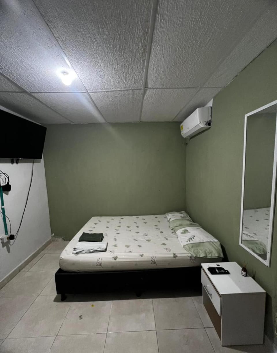 Bed, TV and multimedia, air conditioner