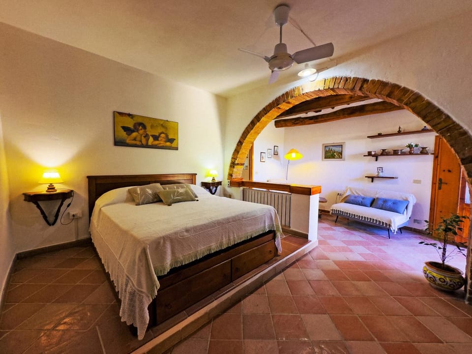 Bed, Photo of the whole room, Bedroom