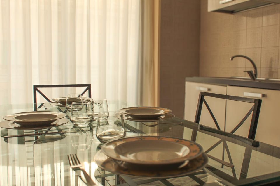 Kitchen or kitchenette, Dining area, stove