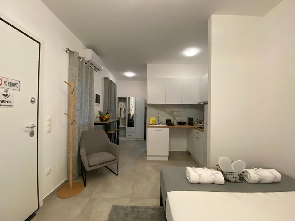 Kitchen or kitchenette, Bedroom