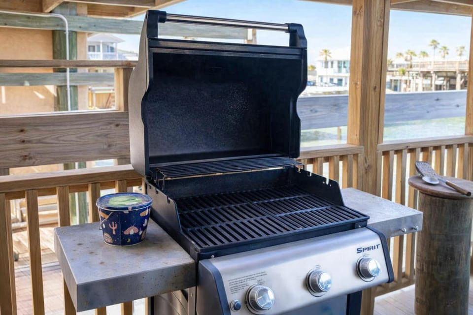 Channelfront - Dock - Fishing - BBQ - Deck House in Port Isabel