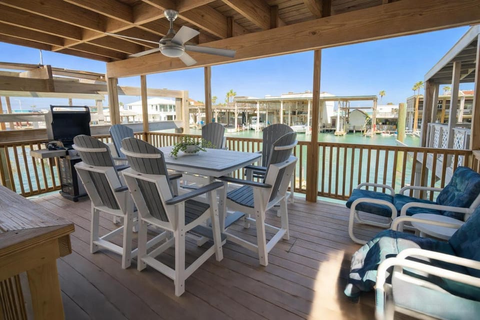 Channelfront - Dock - Fishing - BBQ - Deck House in Port Isabel