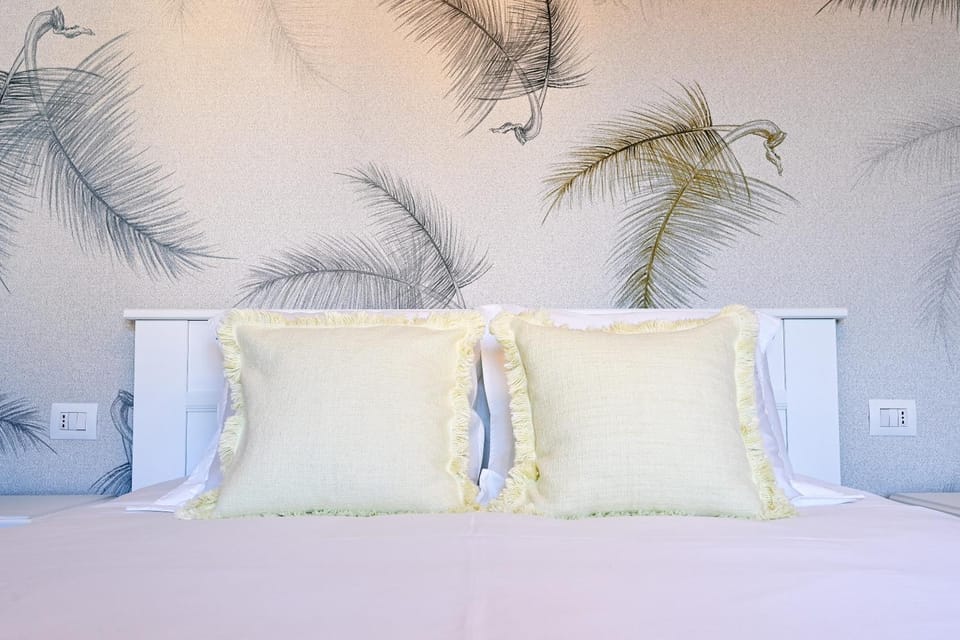 Lora Luxury Suite 6 ,free private parking, self check in, air conditioner Apartment in Como