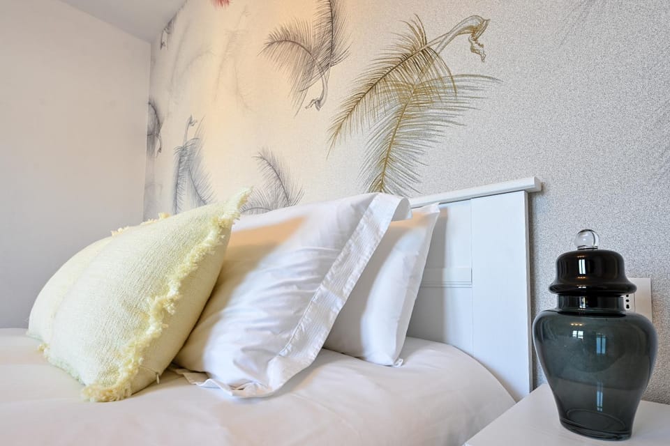 Lora Luxury Suite 6 ,free private parking, self check in, air conditioner Apartment in Como