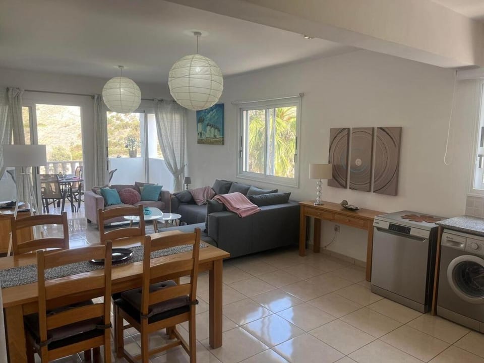 Two BR, Pool, Smart TV, Wi-Fi, Dishwasher & Washer Apartment in Peyia