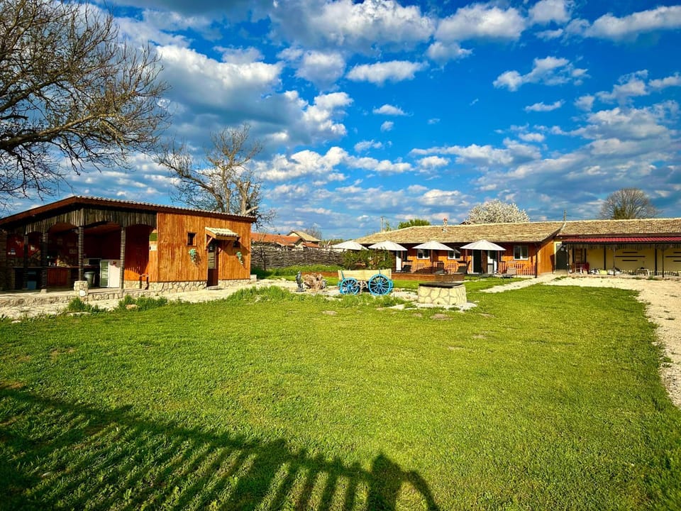 Property building, Bathroom, Communal kitchen, Garden view