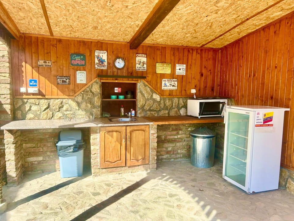Kitchen or kitchenette, Communal kitchen, oven