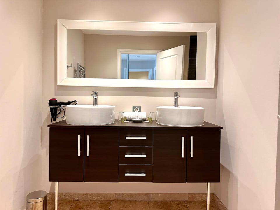 Villa Oasis - Lagoon Suite Apartment in Mougins