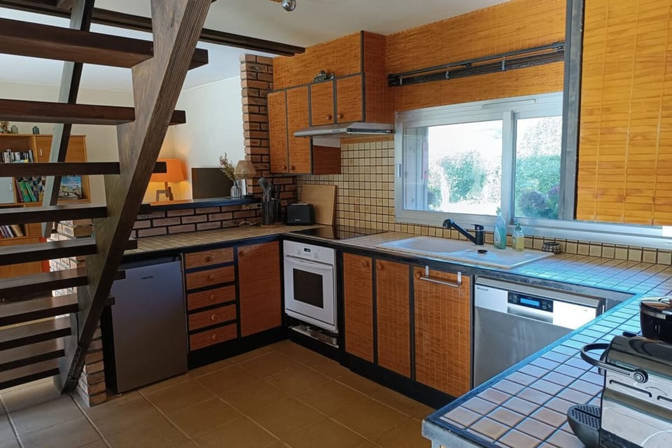 Kitchen or kitchenette, dishwasher, oven, stove