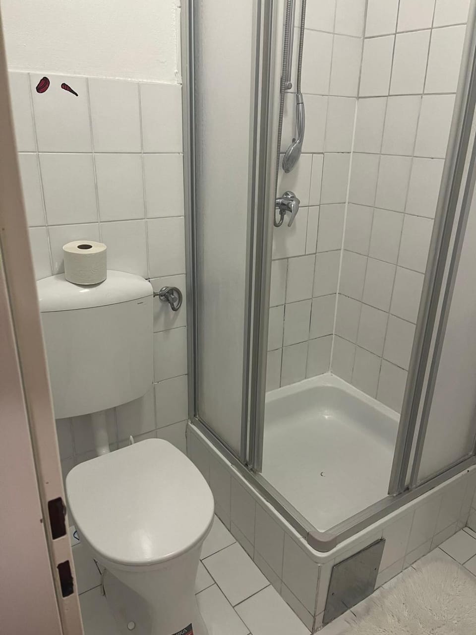 Shower, Toilet