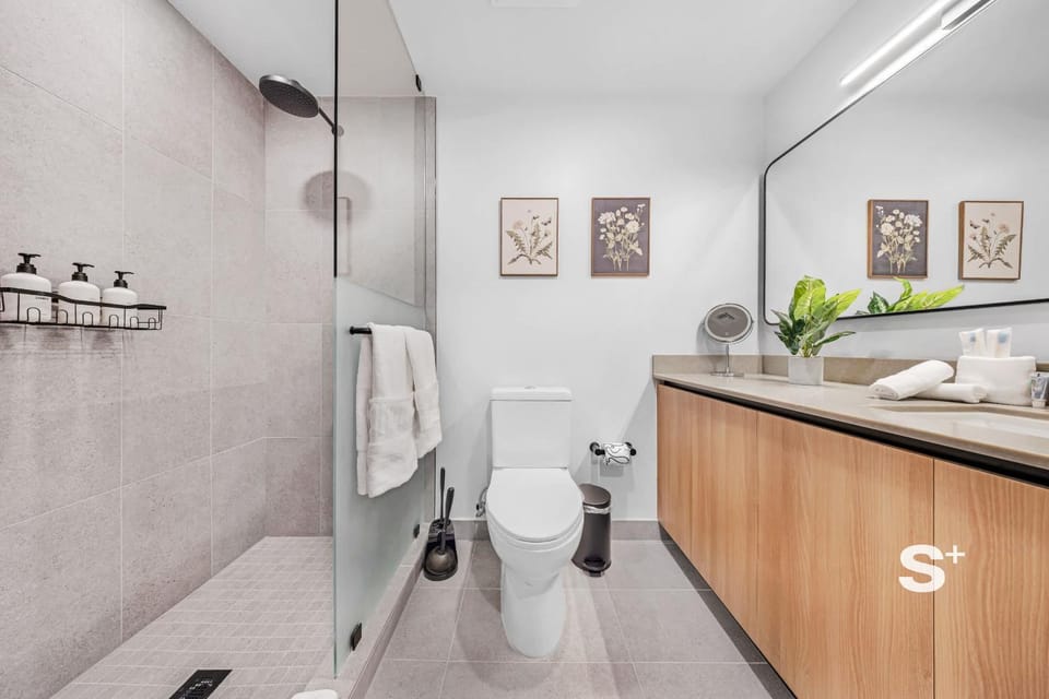 Luxury 1-BR & Den in Miami Central - Pool - Gym House in Miami