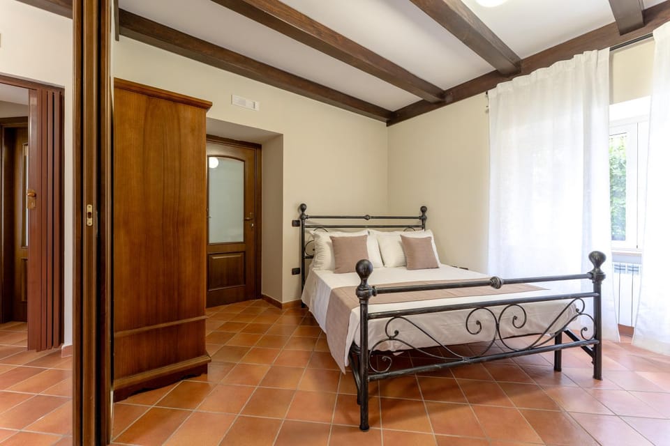 Bed, Bedroom, heating, internet, wardrobe