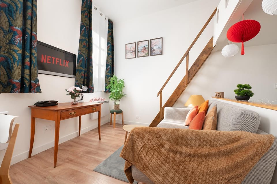 Communal lounge/ TV room, Living room, Decorative detail, Seating area