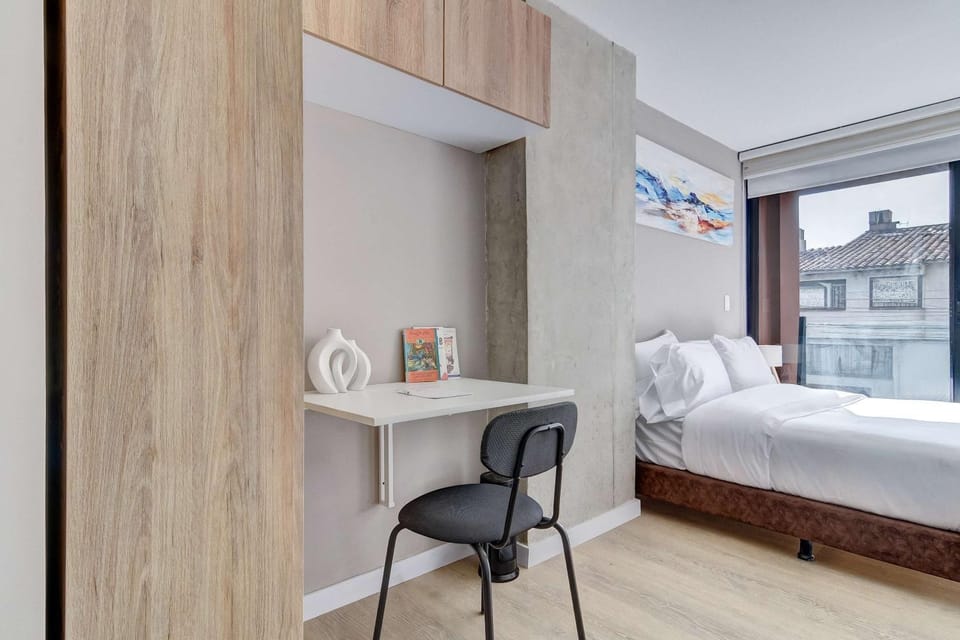 Photo of the whole room, Bedroom