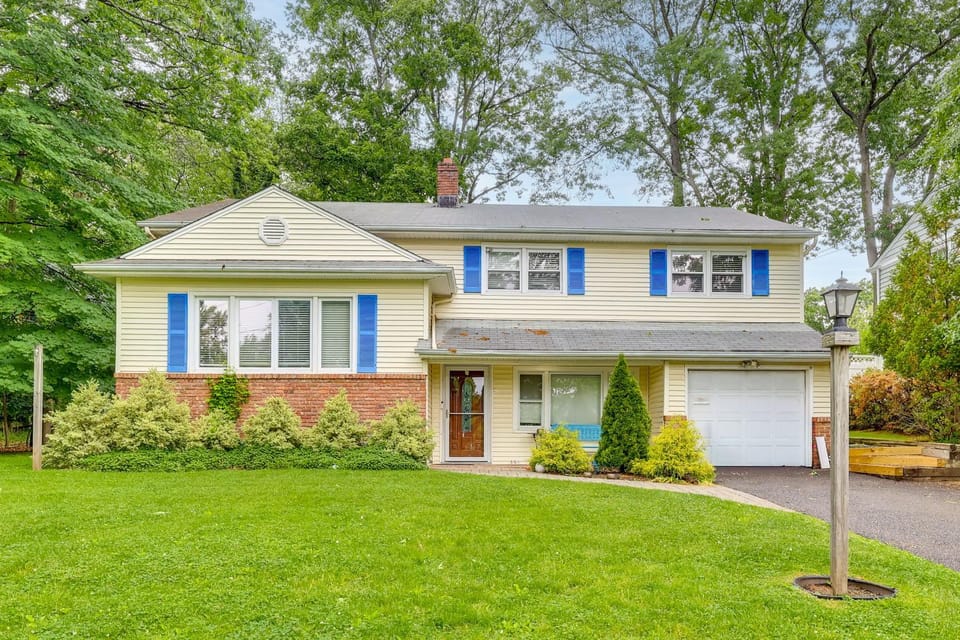 26 Mi to MetLife & NYC: 1 mi to Train House in New Jersey