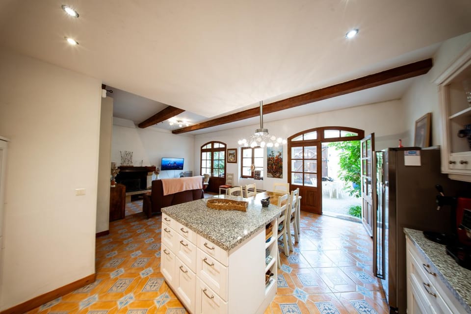 Kitchen or kitchenette, Living room, Seating area