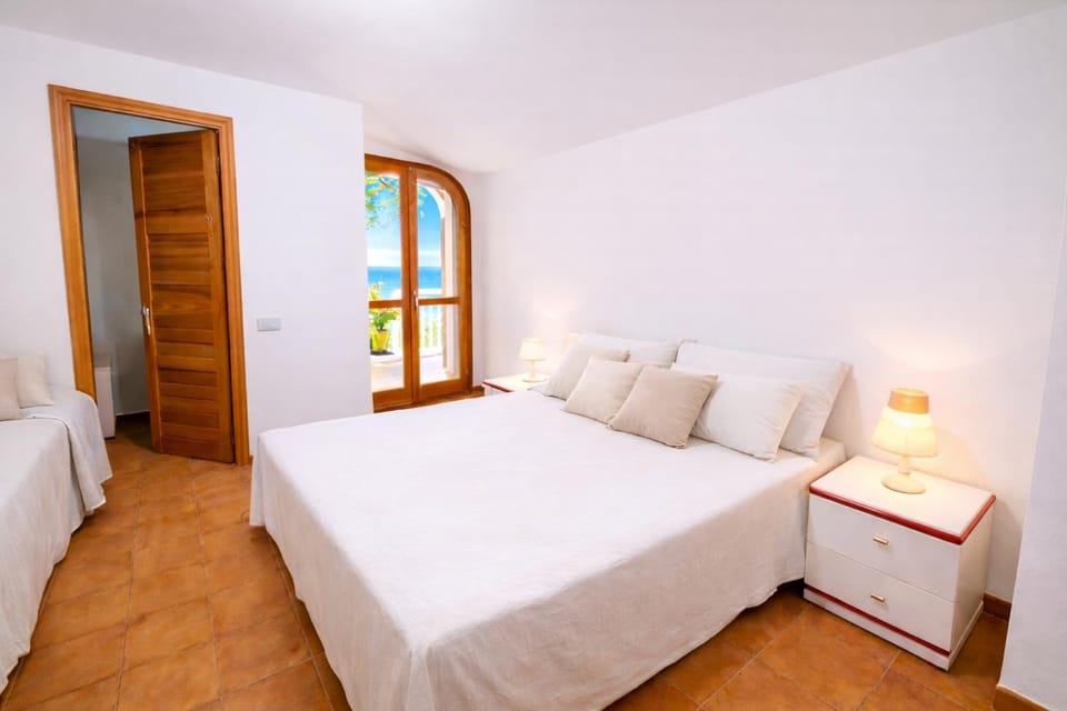 Sea front Villa with beautiful sunsets House in Quartu Sant'Elena