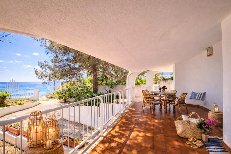 Sea front Villa with beautiful sunsets House in Quartu Sant'Elena