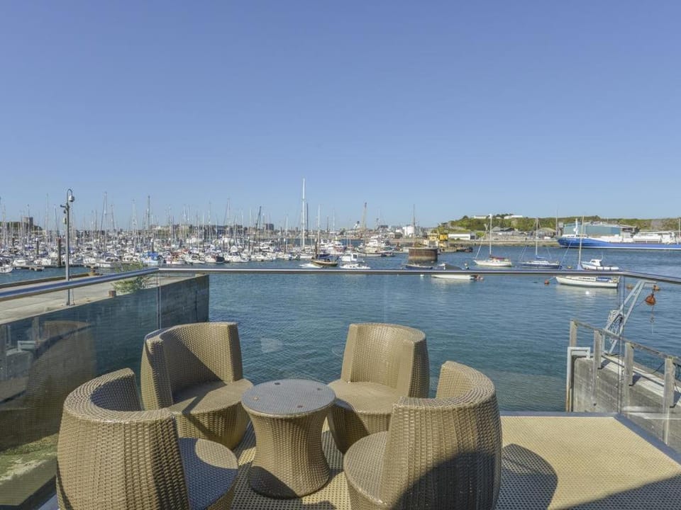 Waterfront Boathouse - Drift Cottage House in Plymouth
