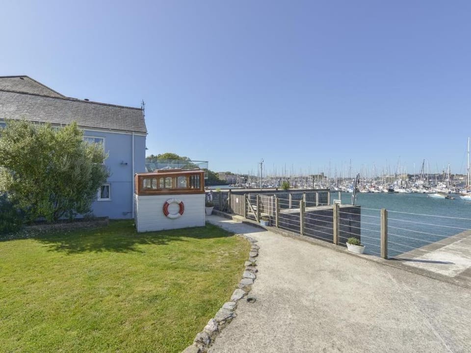 Waterfront Boathouse - Drift Cottage House in Plymouth
