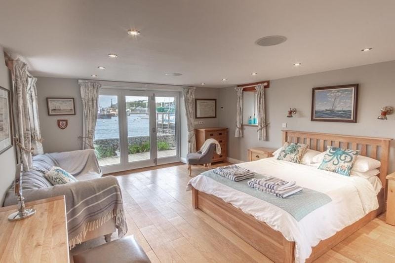 Waterfront Boathouse - Drift Cottage House in Plymouth