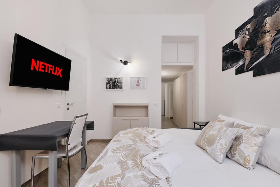 TV and multimedia, Living room, Seating area, air conditioner