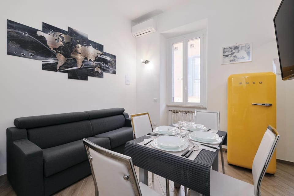 TV and multimedia, Living room, Seating area, Dining area, air conditioner