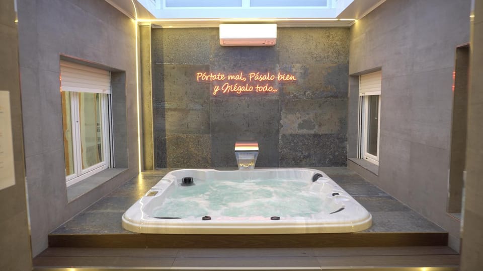 Hot Tub, Spa and wellness centre/facilities, heating, air conditioner