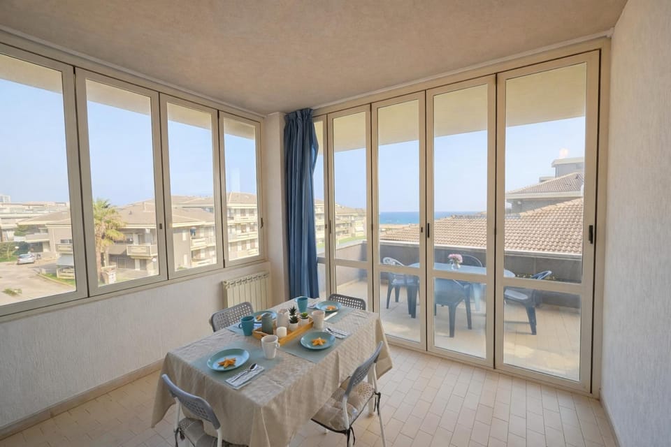View (from property/room), Balcony/Terrace, Dining area