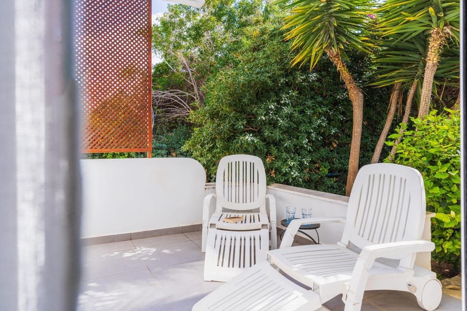 Patio, Spring, Day, Garden, Garden view, sunbed