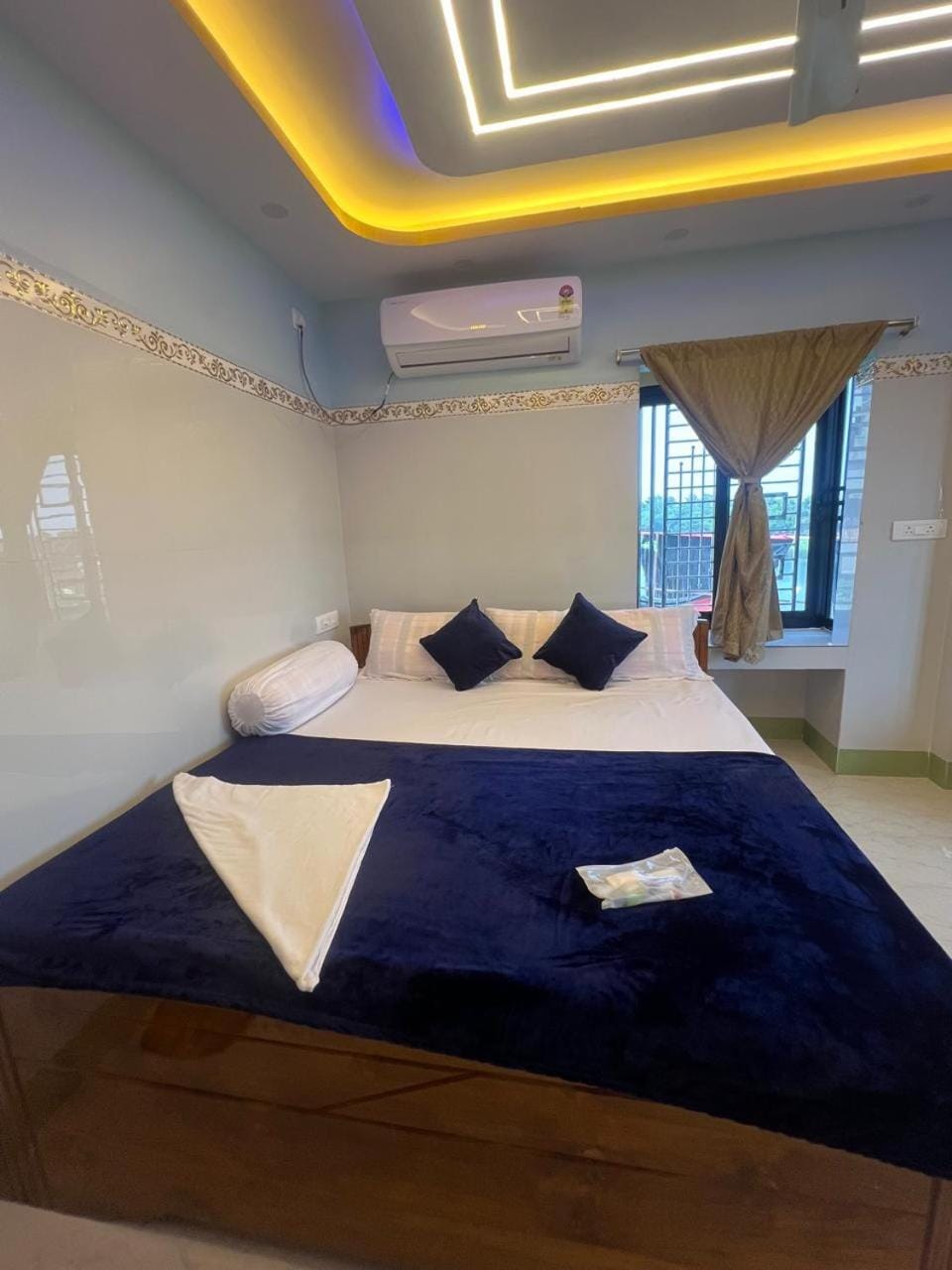 Bed, Bedroom, air conditioner