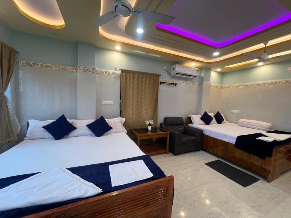 Bed, Photo of the whole room, River view, air conditioner