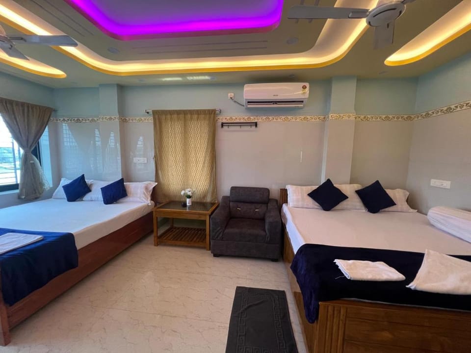 Bed, Photo of the whole room, Bedroom, River view, air conditioner