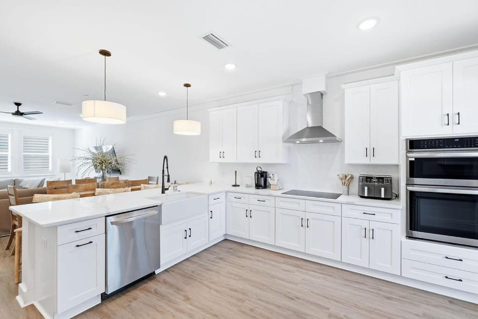 Close to Bay, Booked by the Sea, Sleeps 10, Luxury House in South Walton County