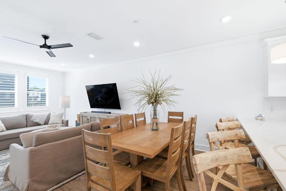 Close to Bay, Booked by the Sea, Sleeps 10, Luxury House in South Walton County