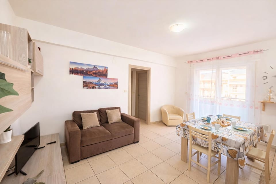 Living room, Dining area